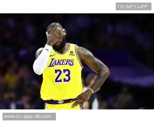 詹姆斯明年或降薪签短约争冠退役传闻不攻自破