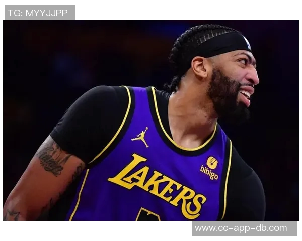 浓眉称赞拉塞尔专注职业精神改变比赛走势展现真正球员风范