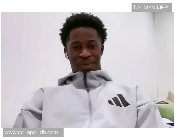 巴哈马国家队友谊深厚希尔德与埃奇库姆互换球衣笑声不断 巴哈马国家队友谊深厚希尔德与埃奇库姆互换球衣笑声不断